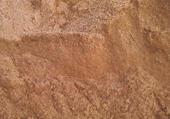 Природный (карьерный) мытый песок представляет собой строительный материал, который добывается в песчаных и песчано-гравийных карьерах. 
								Для производства мытого песка используются специальные гидромеханические машины, которые либо непосредственно в карьере, либо в ангарах промывают песок большим количеством воды для того, чтобы избавить его от примесей. 
								После промывки песок может быть разделён на фракции нужного размера в классификаторах. Качество природного мытого песка и его характеристики сравнимы по качеству с речным, однако в данном случае промывка производится искусственным путём. 
								Основными потребителями, которым наша компания поставляет мытый песок, являются предприятия по производству товарного бетона и железобетонных изделий, асфальтобетонные заводы и дорожно-строительные компании. 
								<br> Основные характеристики речного песка: Модуль крупности 1.1 - 4 мм., Коэффициент фильтрации от 3 – 12 м\сутки.
